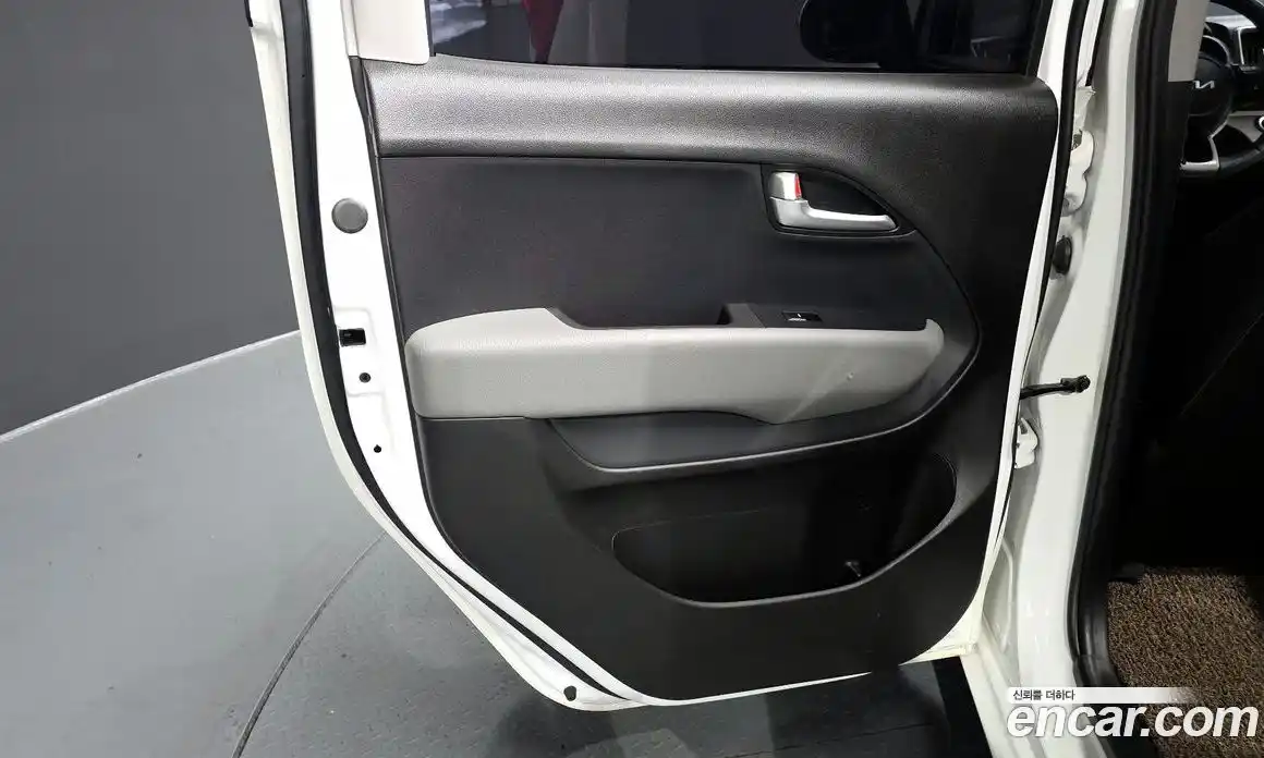 Kia Ray 2022 1.0 автомат (гидро), фото 15