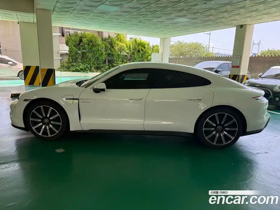 Porsche Taycan 2021 0.1 автомат (гидро), фото 3