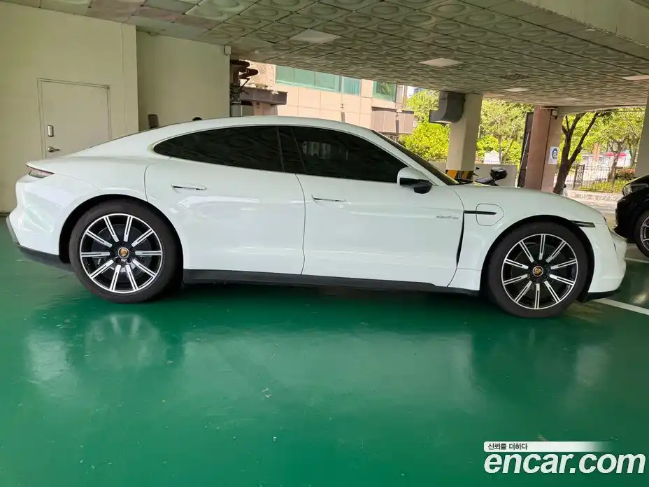 Porsche Taycan 2021 0.1 автомат (гидро), фото 4