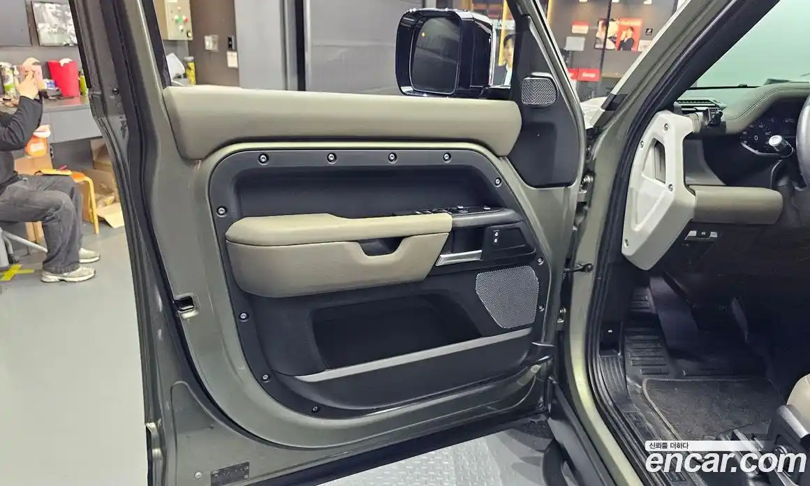 Land Rover Defender 2020 2.0 автомат (гидро), фото 14