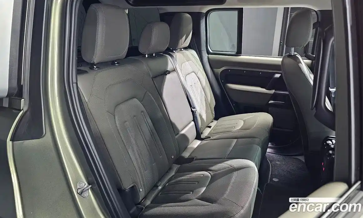 Land Rover Defender 2020 2.0 автомат (гидро), фото 18