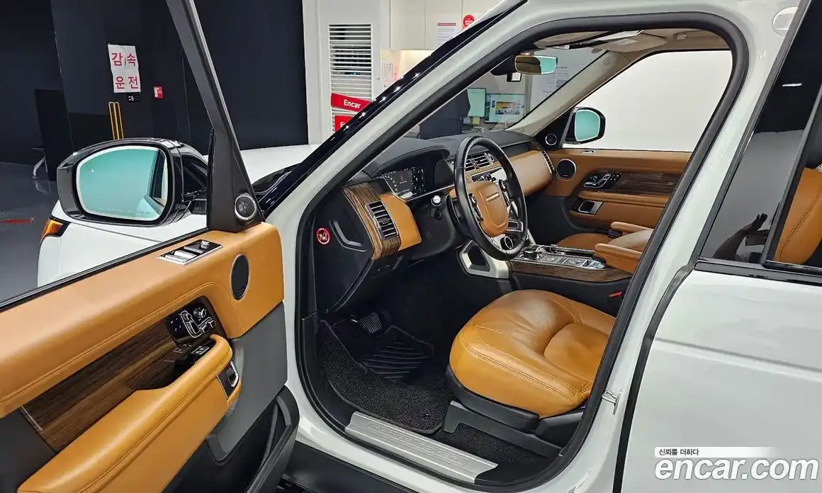 Land Rover Range Rover 2020 4.4 автомат (гидро), фото 13