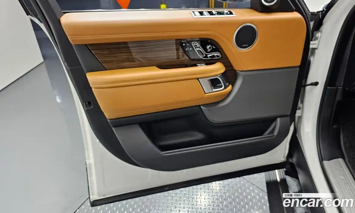 Land Rover Range Rover 2020 4.4 автомат (гидро), фото 14
