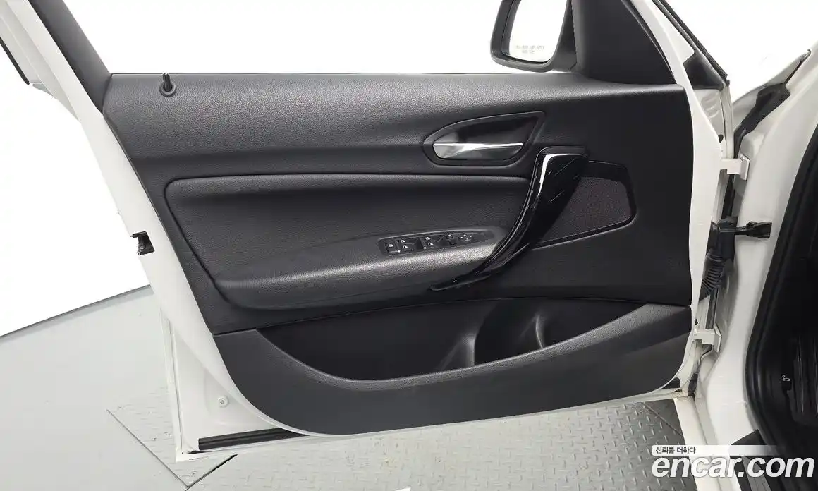 BMW 1 серия 2018 2.0 автомат (гидро), фото 13