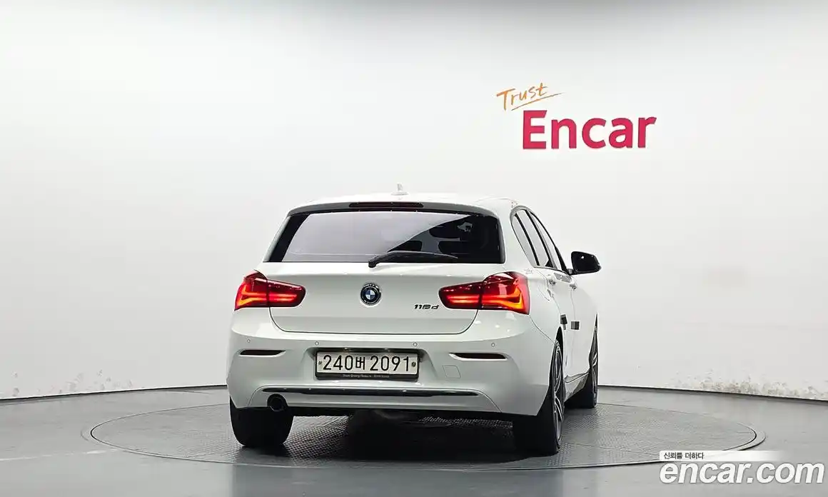 BMW 1 серия 2018 2.0 автомат (гидро), фото 3