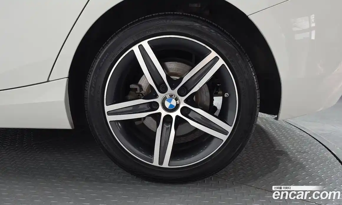 BMW 1 серия 2018 2.0 автомат (гидро), фото 6
