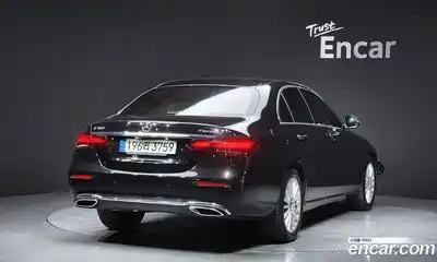 Mercedes-Benz E-Class 2021 2.0 автомат (гидро), миниатюра 2