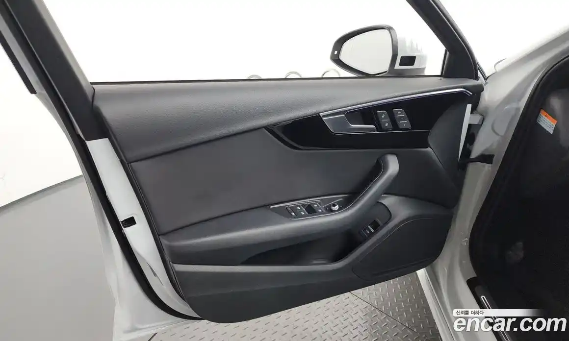Audi A4 2021 2.0 автомат (гидро), фото 14