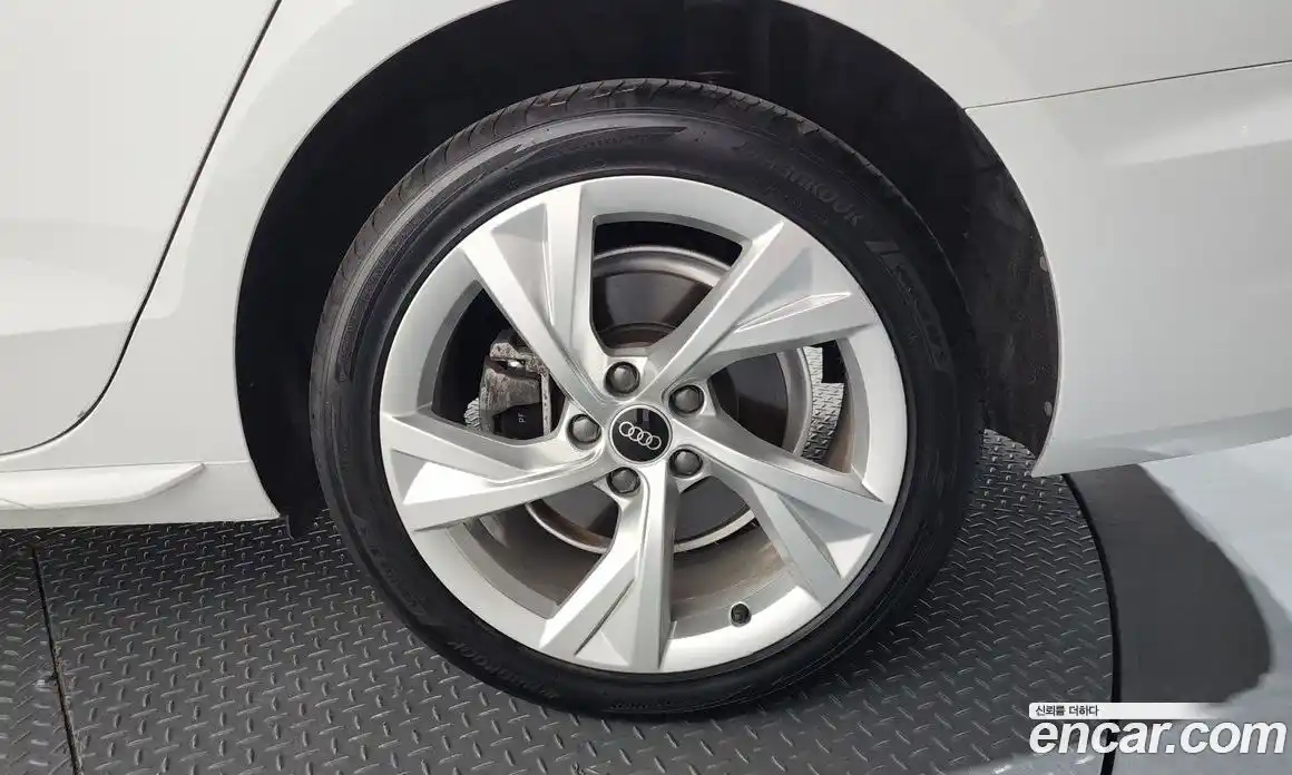 Audi A4 2021 2.0 автомат (гидро), фото 7