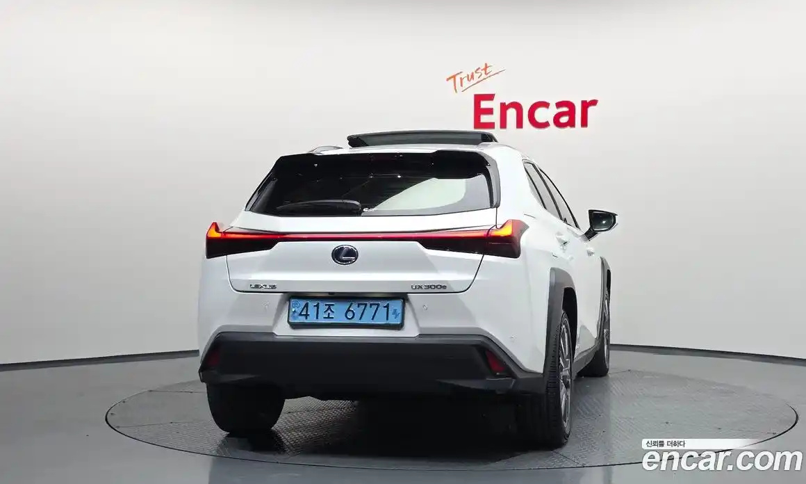 Lexus UX 2022 0.2 автомат (гидро), фото 4