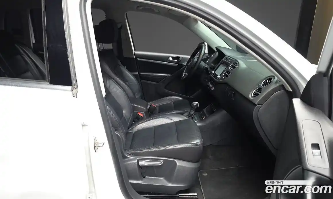 Volkswagen Tiguan 2015 2.0 автомат (гидро), фото 11