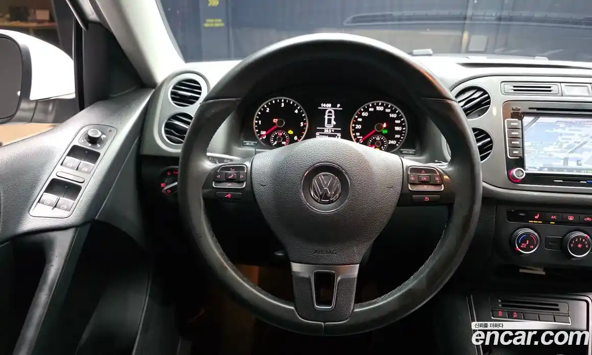 Volkswagen Tiguan 2015 2.0 автомат (гидро), фото 13