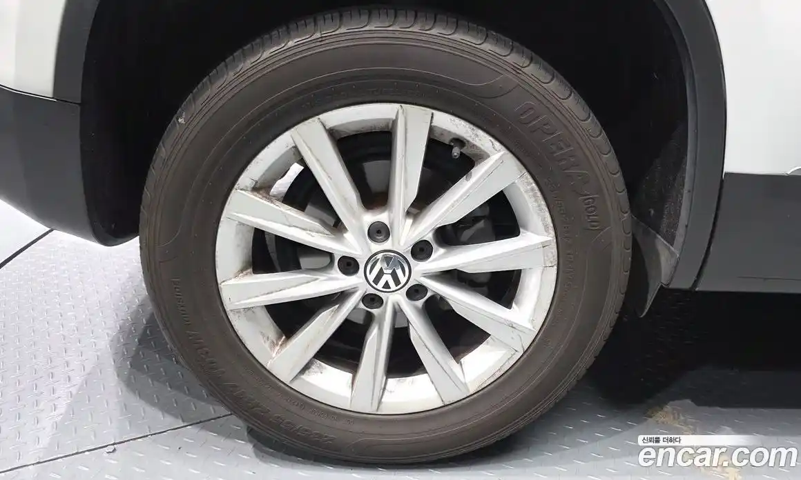 Volkswagen Tiguan 2015 2.0 автомат (гидро), фото 5