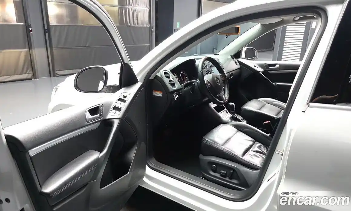 Volkswagen Tiguan 2015 2.0 автомат (гидро), фото 10
