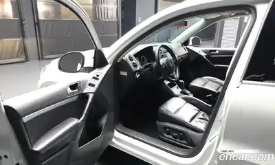 Volkswagen Tiguan 2015 2.0 автомат (гидро), миниатюра 10