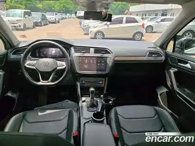 Volkswagen Tiguan 2023 2.0 автомат (гидро), миниатюра 9