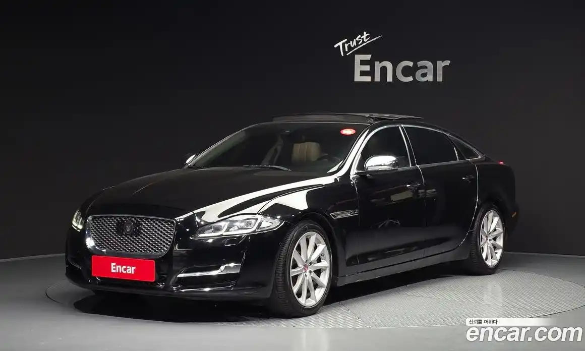 Jaguar XJ 2016 3.0 автомат (гидро), фото 1 Jaguar XJ 2016 3.0 автомат (гидро), фото 1