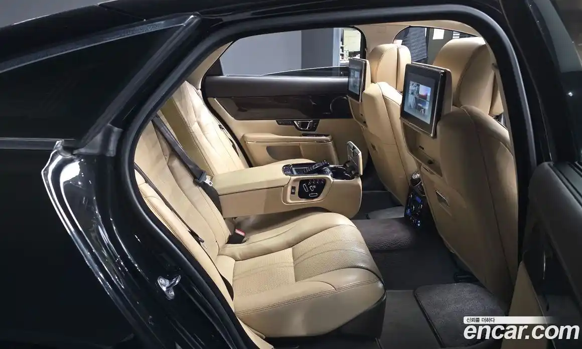 Jaguar XJ 2016 3.0 автомат (гидро), фото 12 Jaguar XJ 2016 3.0 автомат (гидро), фото 12