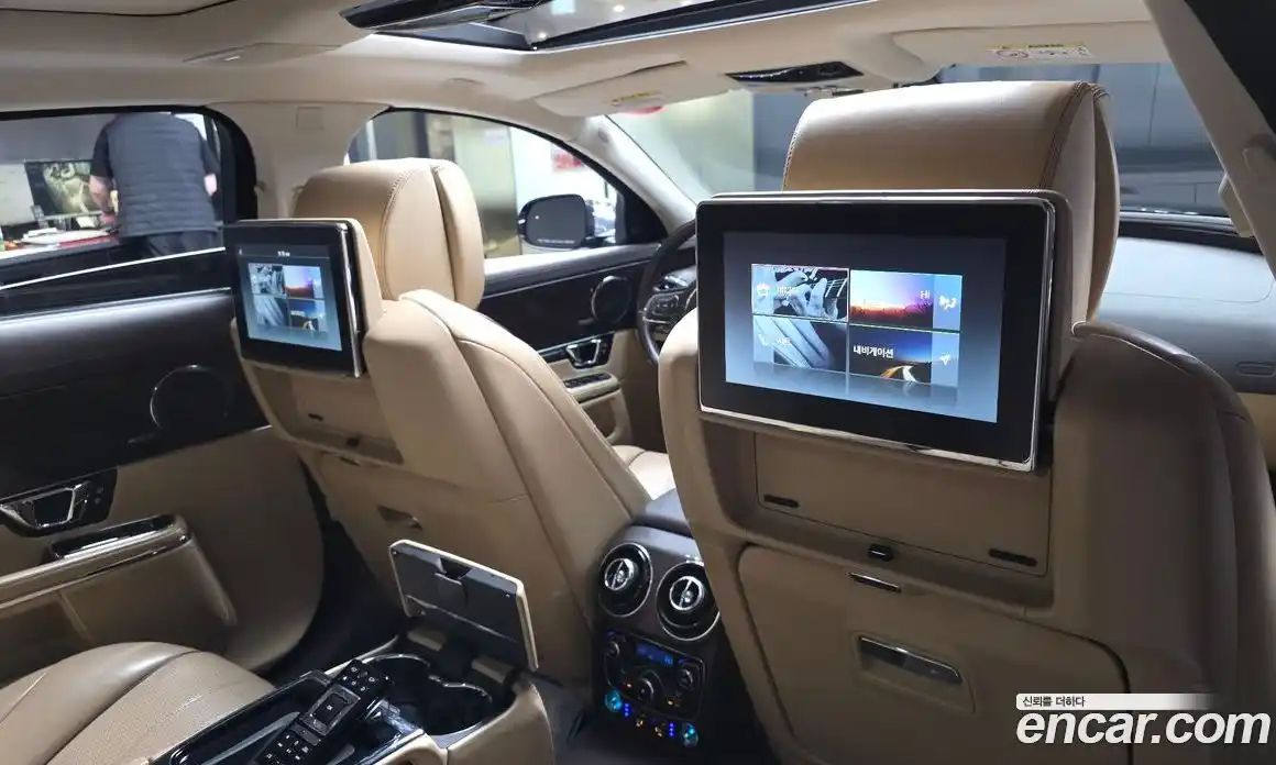 Jaguar XJ 2016 3.0 автомат (гидро), фото 19 Jaguar XJ 2016 3.0 автомат (гидро), фото 19