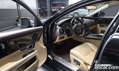 Jaguar XJ 2016 3.0 автомат (гидро), миниатюра 10 Jaguar XJ 2016 3.0 автомат (гидро), миниатюра 10