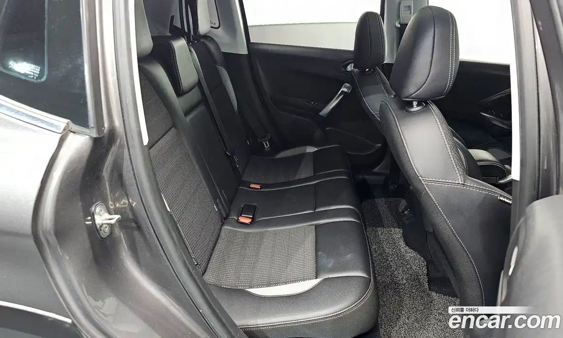 Peugeot 2008 2018 1.6 автомат (гидро), фото 11