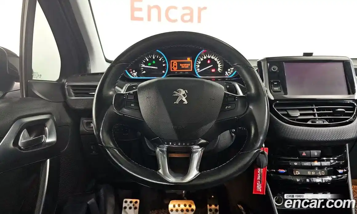 Peugeot 2008 2018 1.6 автомат (гидро), фото 12