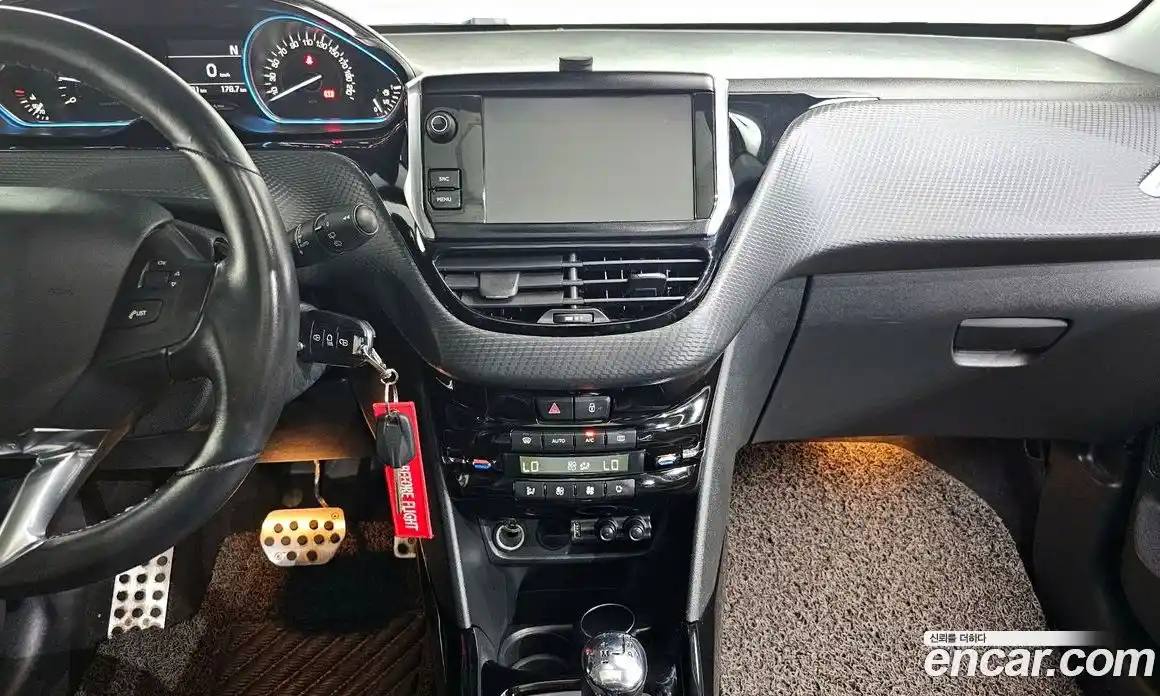 Peugeot 2008 2018 1.6 автомат (гидро), фото 13