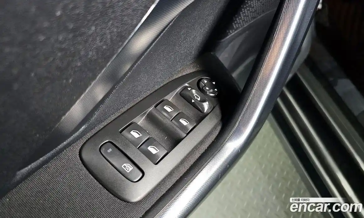 Peugeot 2008 2018 1.6 автомат (гидро), фото 16