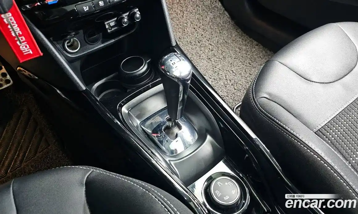 Peugeot 2008 2018 1.6 автомат (гидро), фото 9