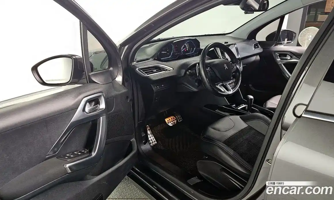 Peugeot 2008 2018 1.6 автомат (гидро), фото 10