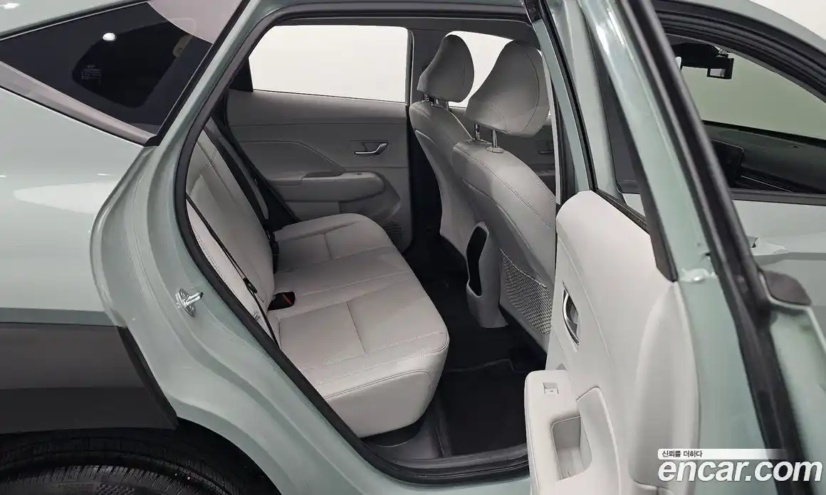 Hyundai Kona 2023 1.6 автомат (гидро), фото 11