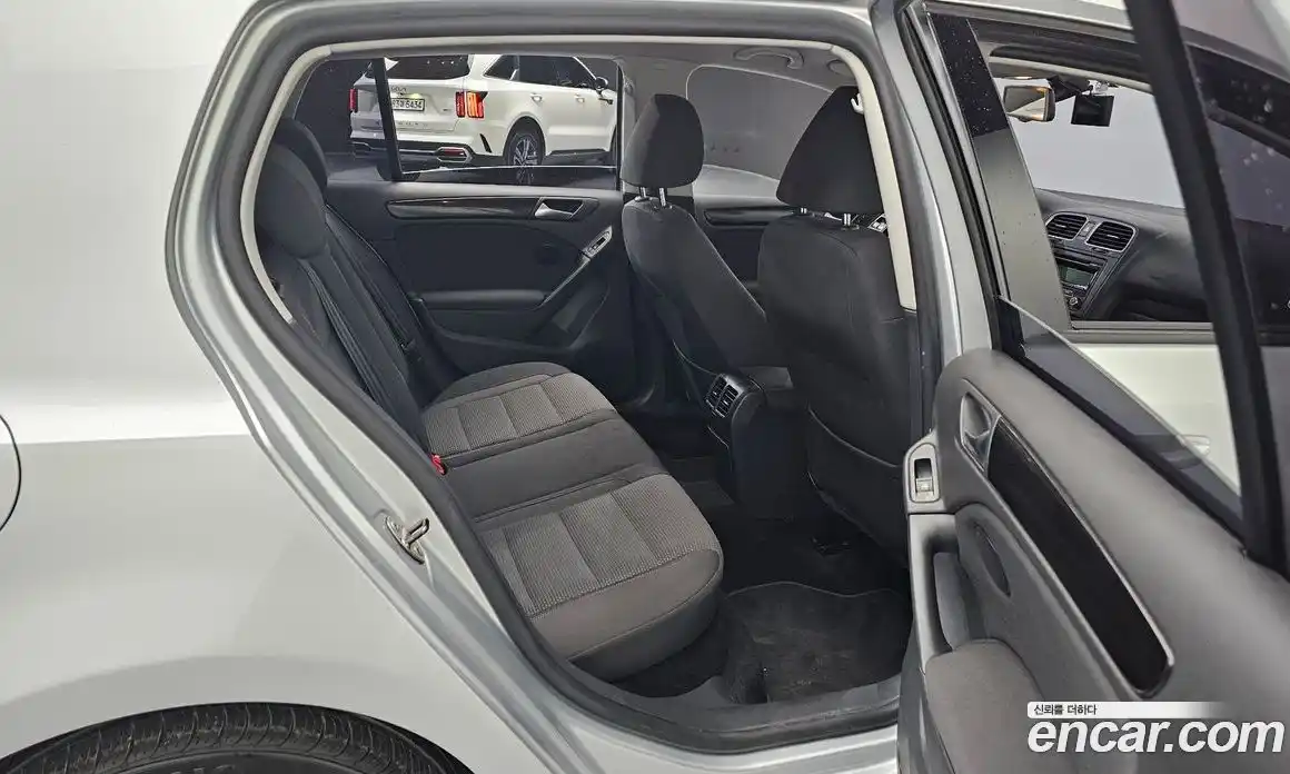 Volkswagen Golf 2012 1.6 автомат (гидро), фото 13