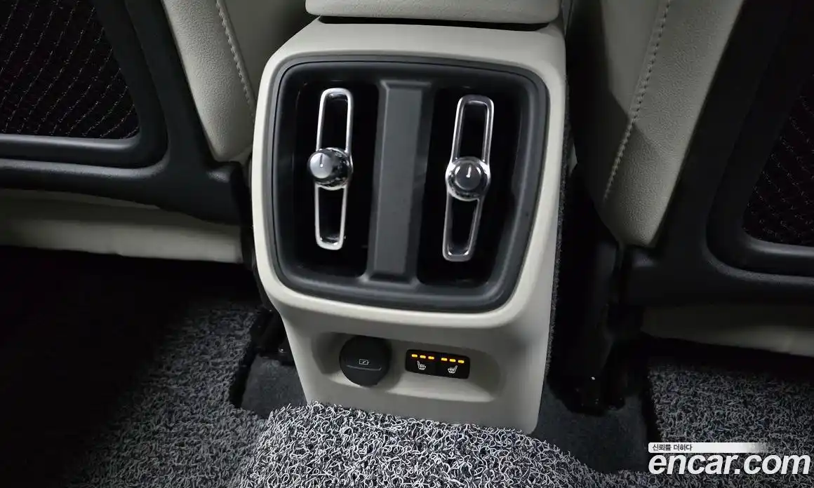 Volvo XC40 2025 2.0 автомат (гидро), фото 21