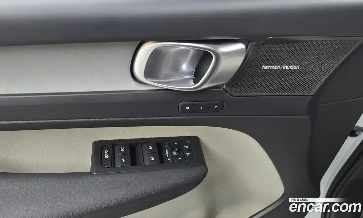 Volvo XC40 2025 2.0 автомат (гидро), фото 25