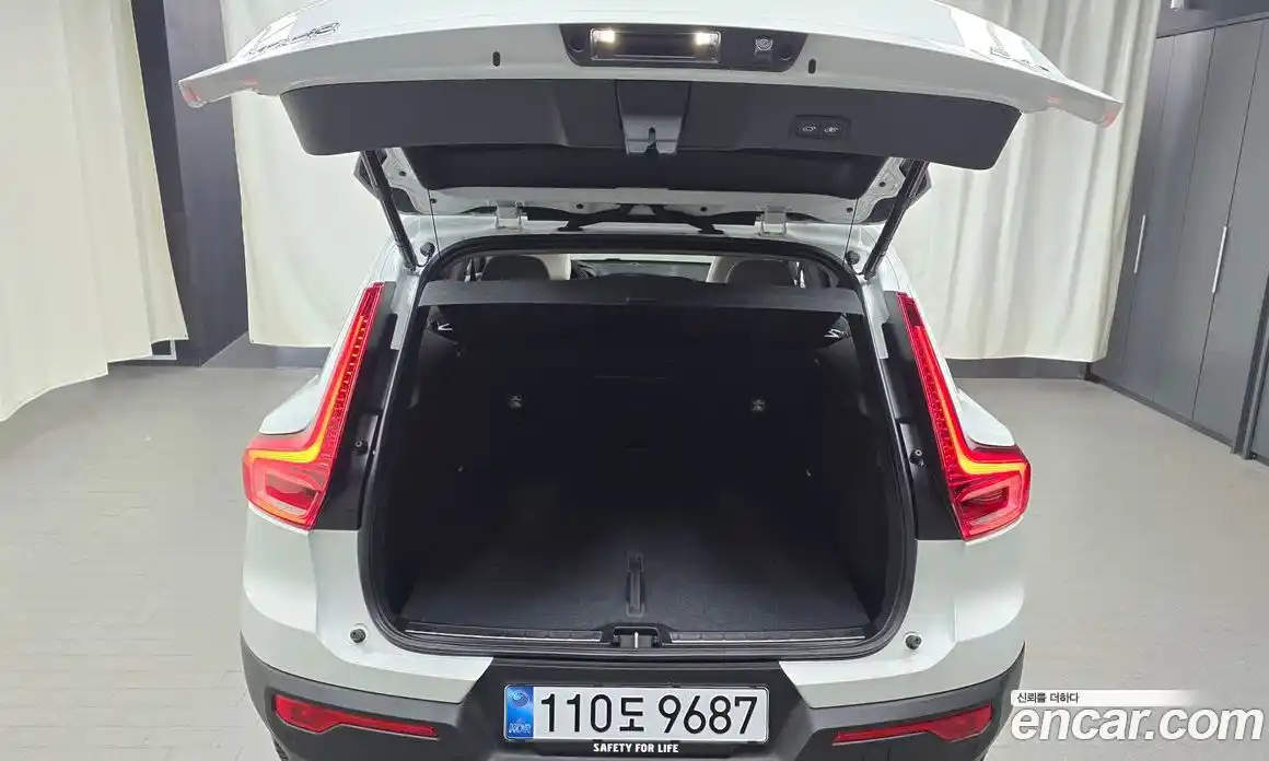 Volvo XC40 2025 2.0 автомат (гидро), фото 27