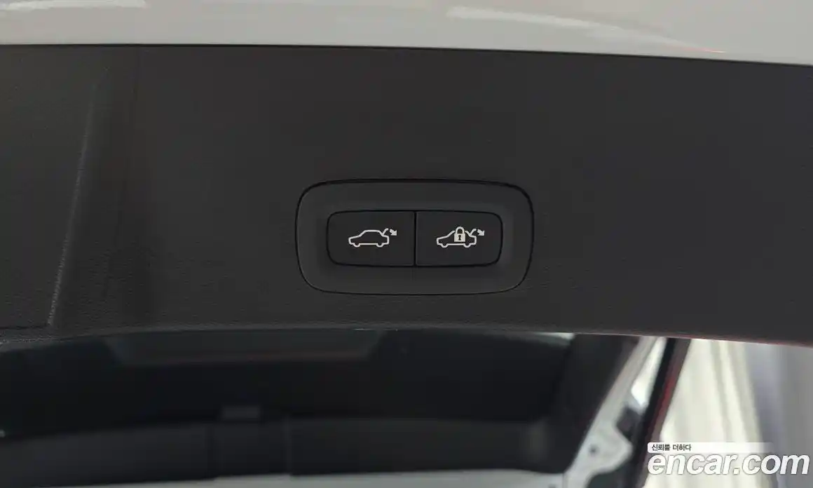 Volvo XC40 2025 2.0 автомат (гидро), фото 28