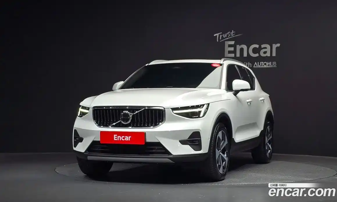 Volvo XC40 2025 2.0 автомат (гидро), фото 3