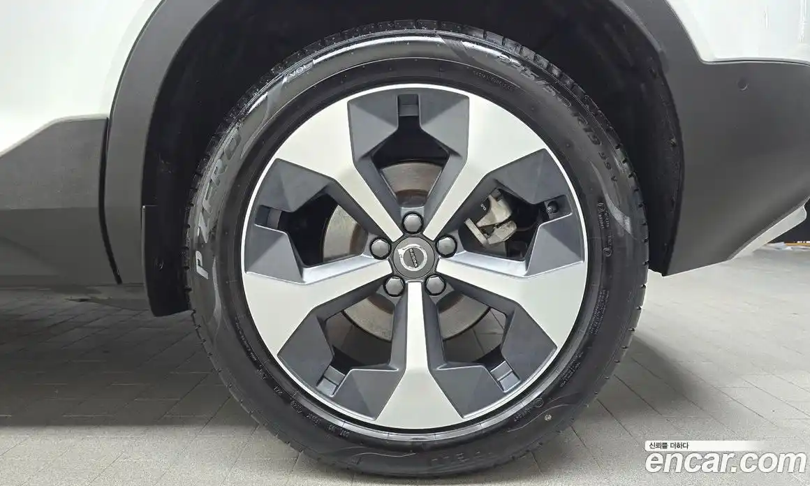 Volvo XC40 2025 2.0 автомат (гидро), фото 7
