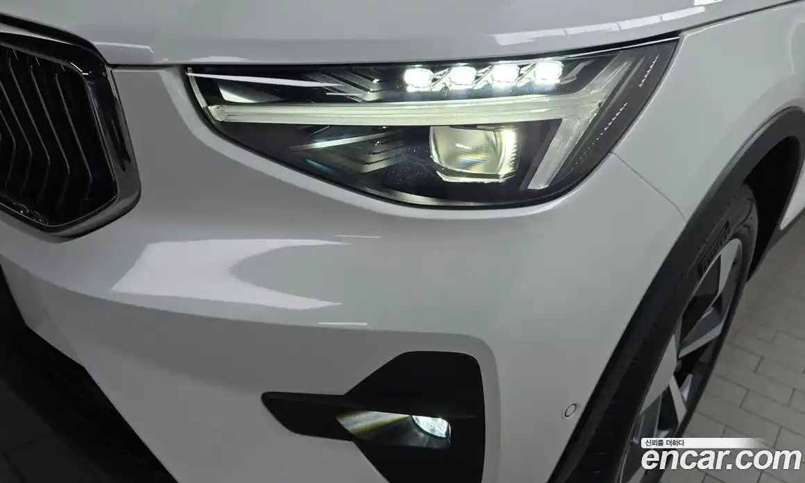 Volvo XC40 2025 2.0 автомат (гидро), фото 8