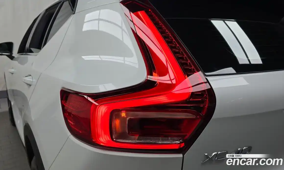 Volvo XC40 2025 2.0 автомат (гидро), фото 9