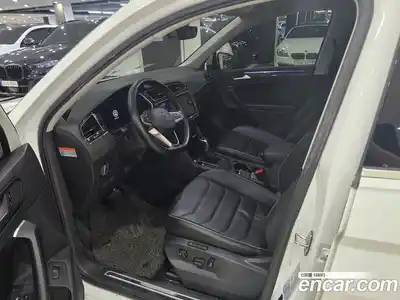 Volkswagen Tiguan 2022 2.0 автомат (гидро), миниатюра 9
