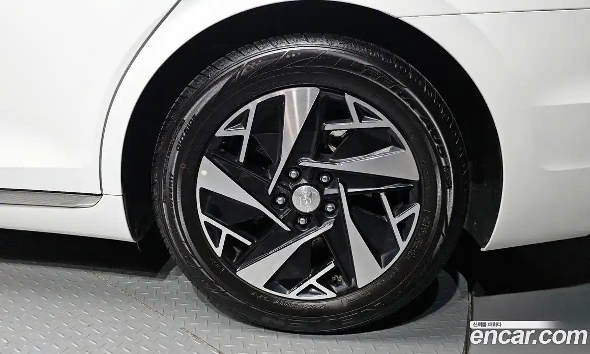 Hyundai Grandeur 2022 2.4 автомат (гидро), фото 7