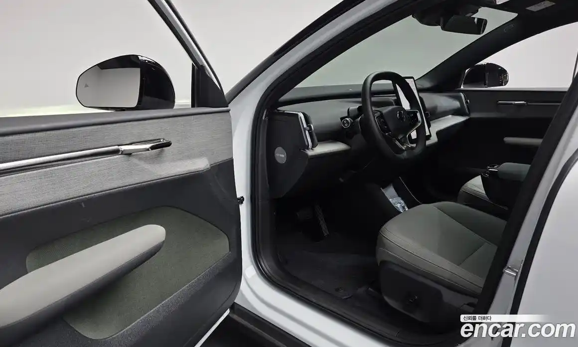 Volvo EX30 2025 0.2 автомат (гидро), фото 12