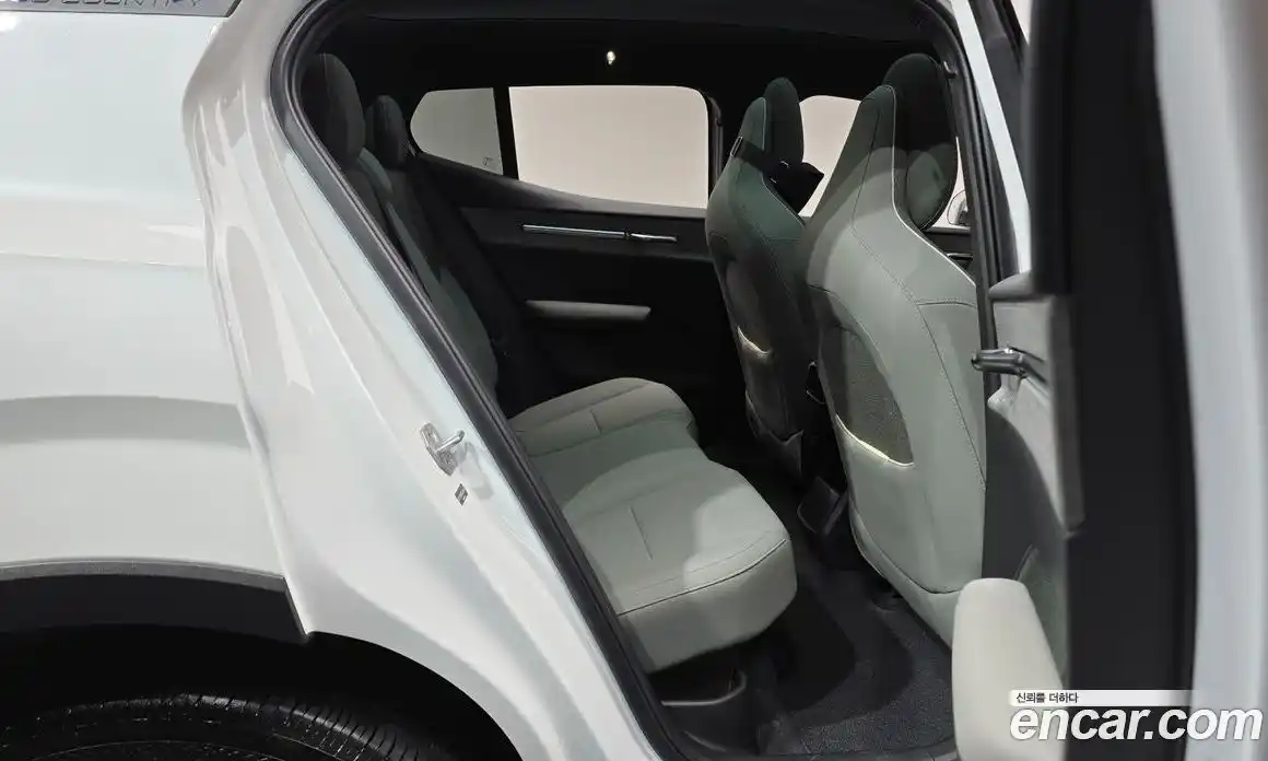 Volvo EX30 2025 0.2 автомат (гидро), фото 17