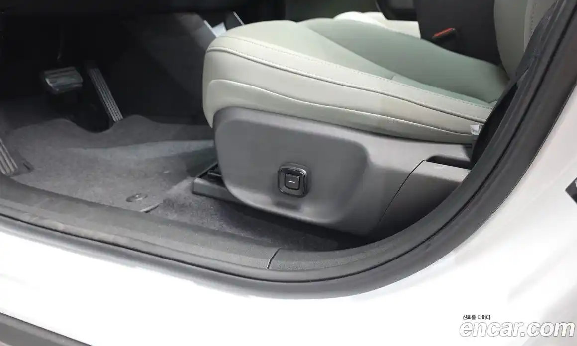 Volvo EX30 2025 0.2 автомат (гидро), фото 23