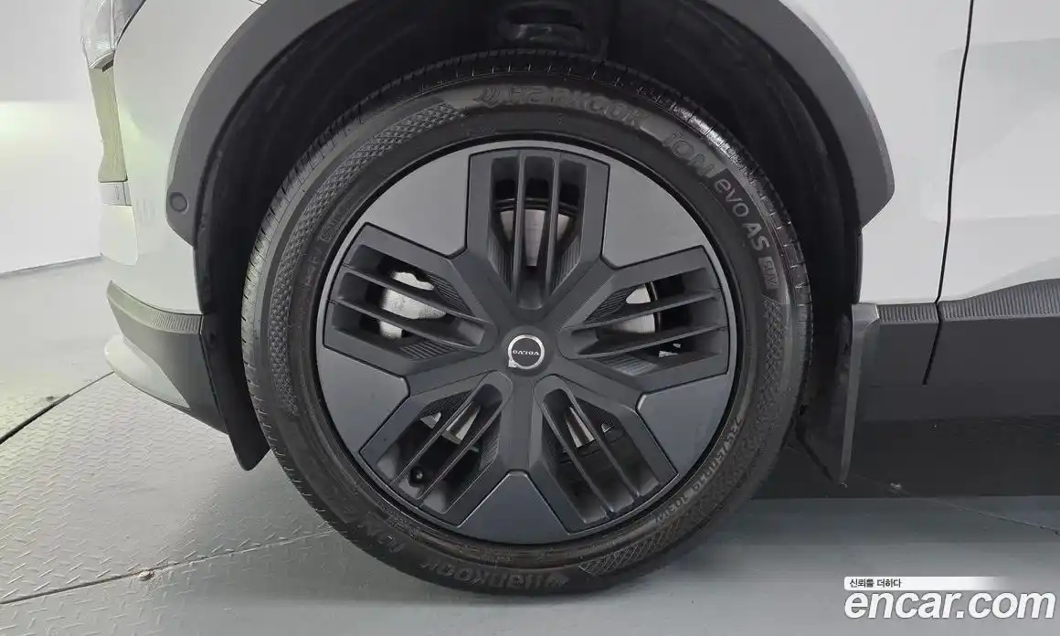 Volvo EX30 2025 0.2 автомат (гидро), фото 4