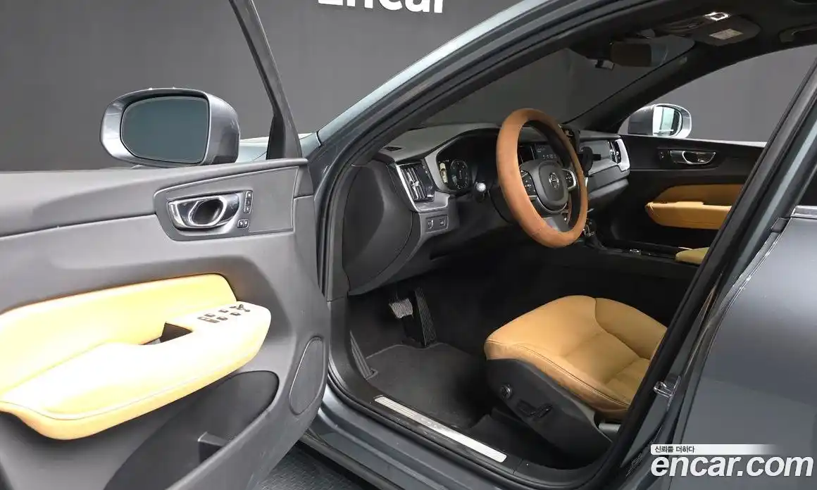 Volvo XC60 2018 2.0 автомат (гидро), фото 13