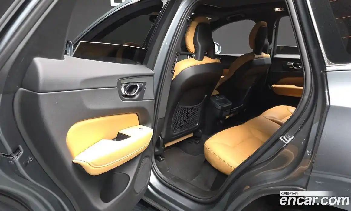 Volvo XC60 2018 2.0 автомат (гидро), фото 16