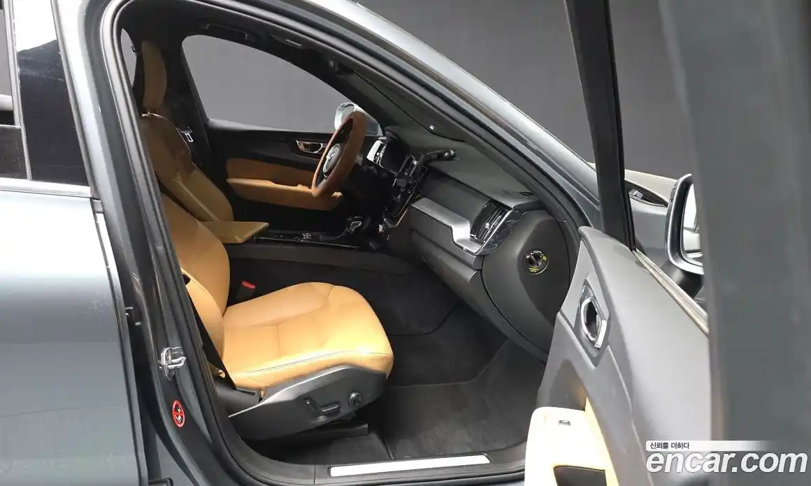 Volvo XC60 2018 2.0 автомат (гидро), фото 17