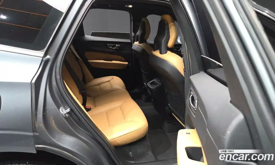 Volvo XC60 2018 2.0 автомат (гидро), фото 18